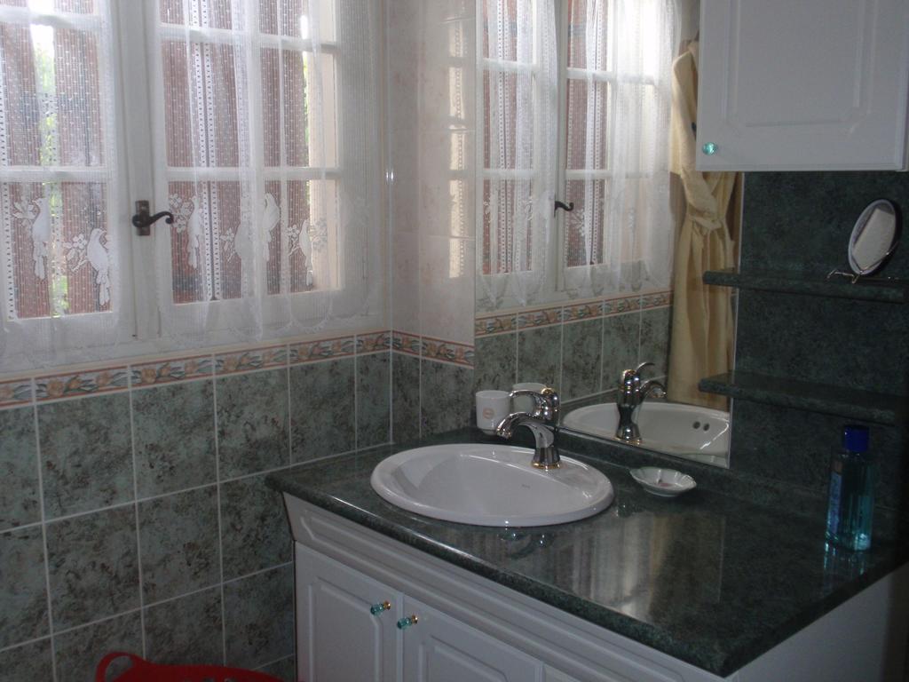 Gite De Poulas Couffy Номер фото